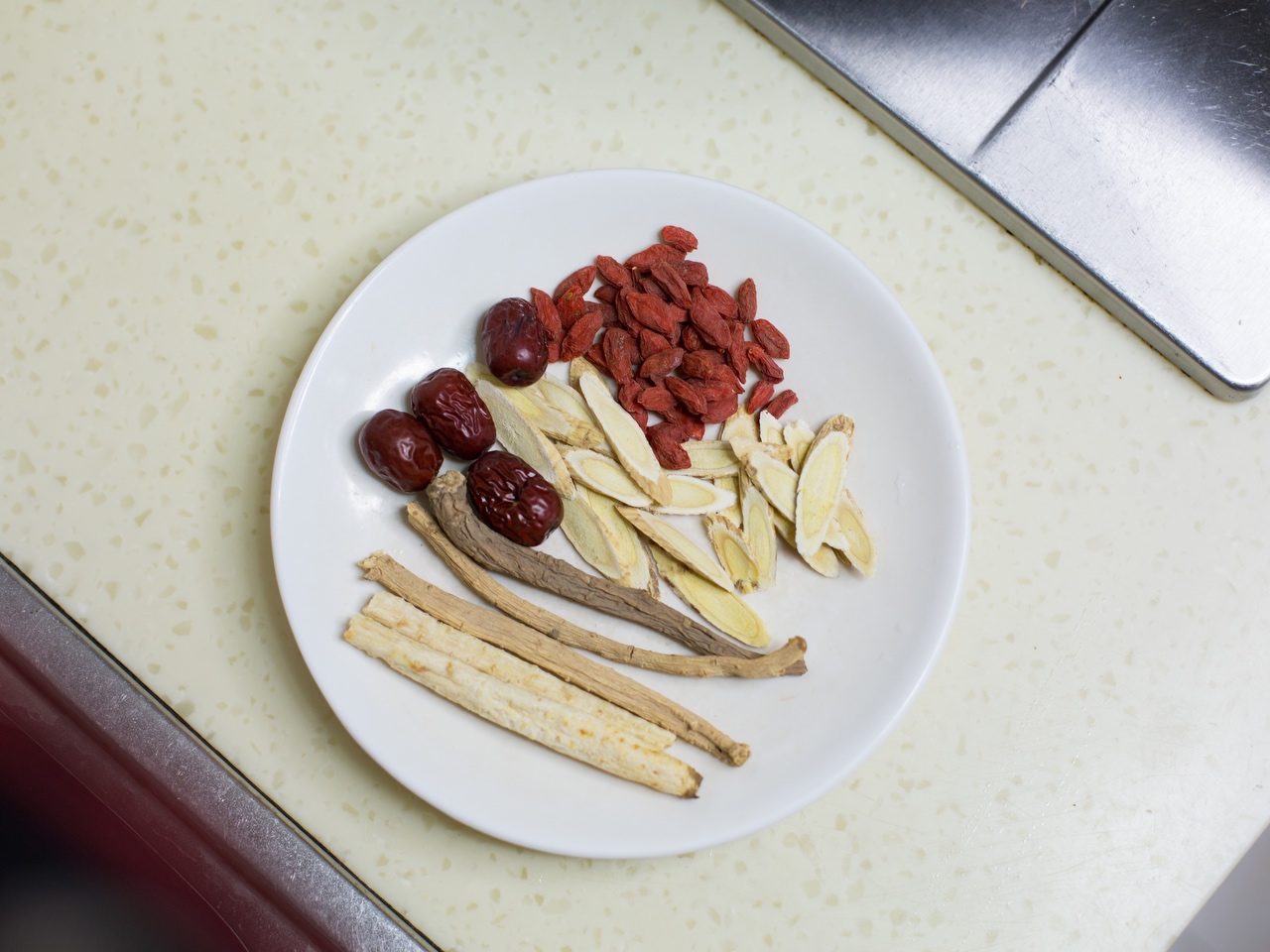 宝宝补充钙的八种日常食品:补钙要注意什么?