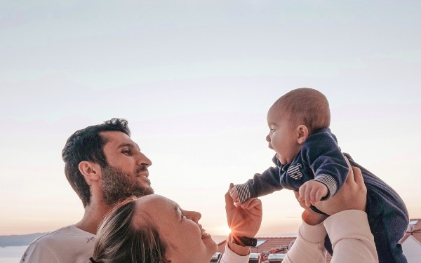 荆州供卵试管 荆州一医生殖科医生介绍 ‘怀孕初期胎囊在宫腔右侧和怀男女有关系吗’