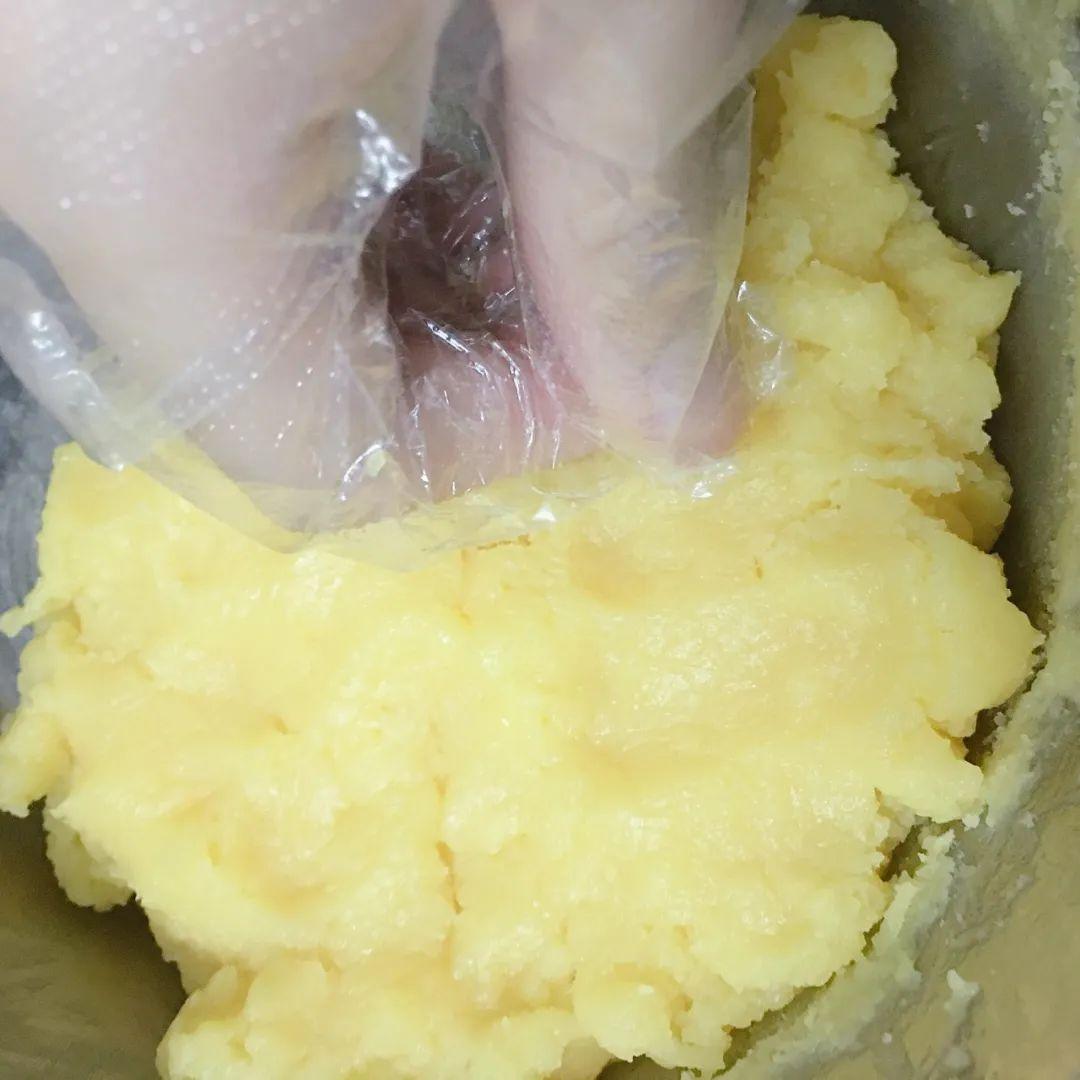 探索婴儿排便规律：如何发现宝宝排便的信号