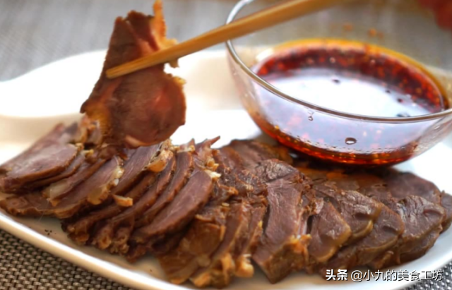 宝宝耳朵藏有大量耳屎，如何应对？请勿随意拔取耳勺！